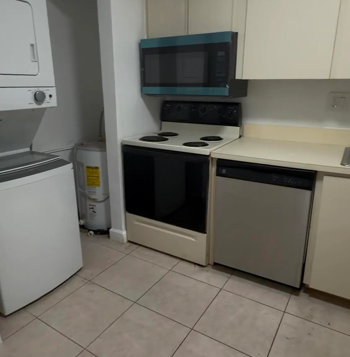 2 bed, 2.0 bath, 949 sqft, $1,850 — Photo 3