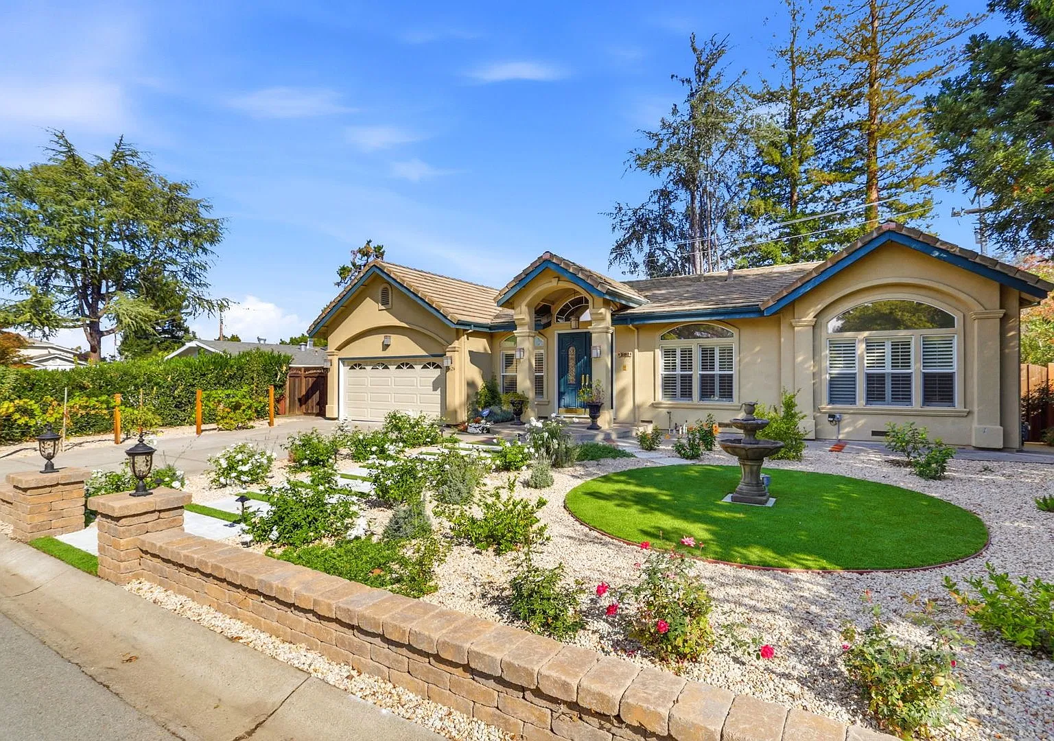 Beautiful 5 Bedroom Saratoga Home — Photo 1