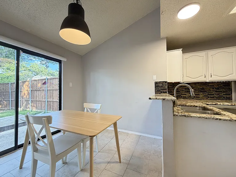 1717 Sterling Ln — Photo 6