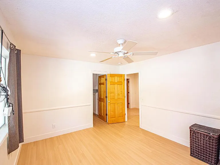 2715 S Centre City Pkwy — Photo 44