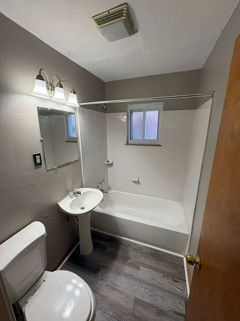 2 bed, 897 sqft, $1,025 — Photo 3