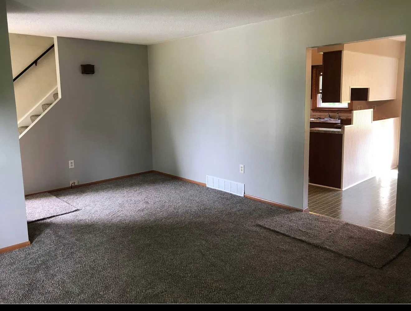 3 bed, 1.5 bath, 1300 sqft, $1,350 — Photo 4