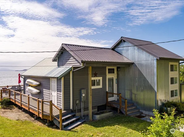 7250 Mill Beach Lane, Clinton, WA 98236