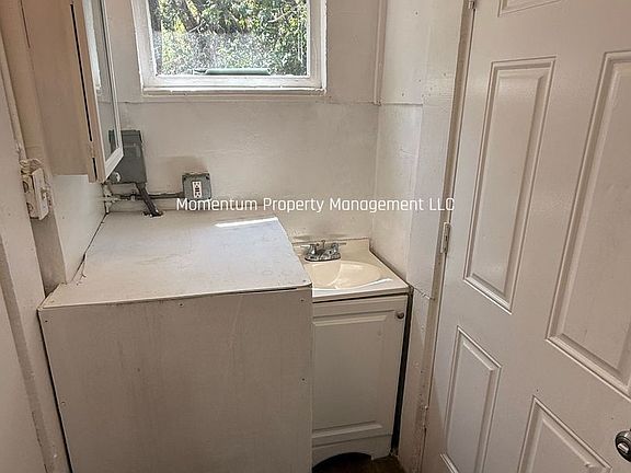 2nd image of 2501 E Chelsea St