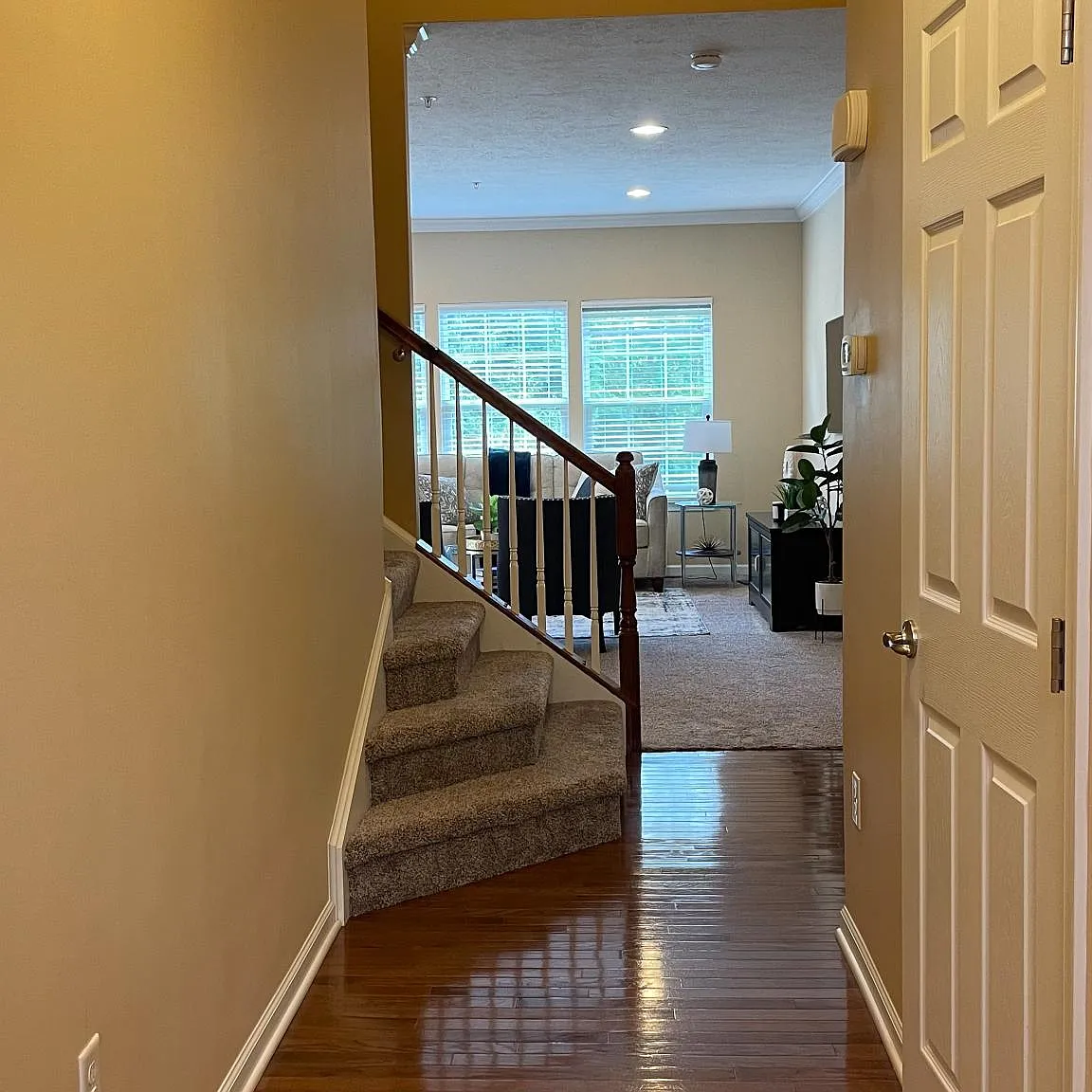 3 bed, 2200 sqft, $2,750 — Photo 3