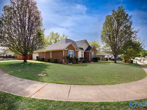 3rd image of 180 Jarrett Ln