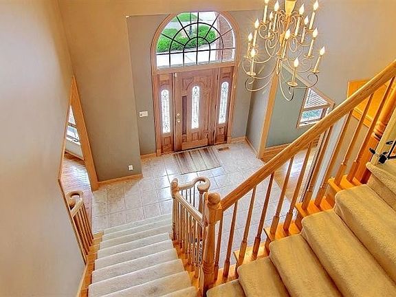 2nd image of 2010 Maplewood Cir