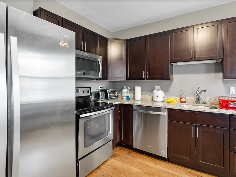 139 Adams St — Photo 8