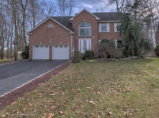17 Vail Valley Dr, Manalapan, NJ 07726
