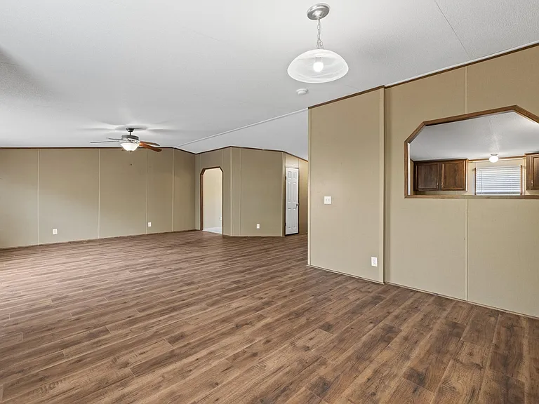 105 Jordan Dr — Photo 11
