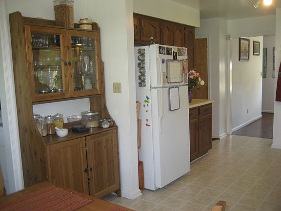 3rd image of 113 Hoyt St
