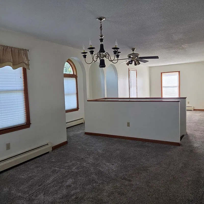 2 bed, 1.0 bath, 964 sqft, $1,900 — Photo 2