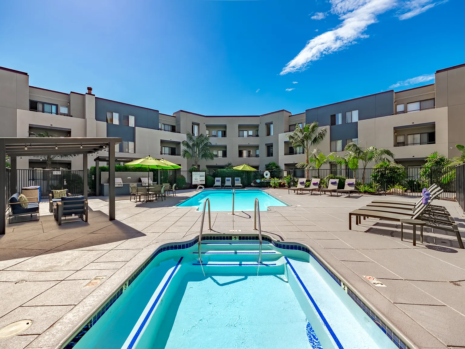 Plaza Apartments — Photo 1