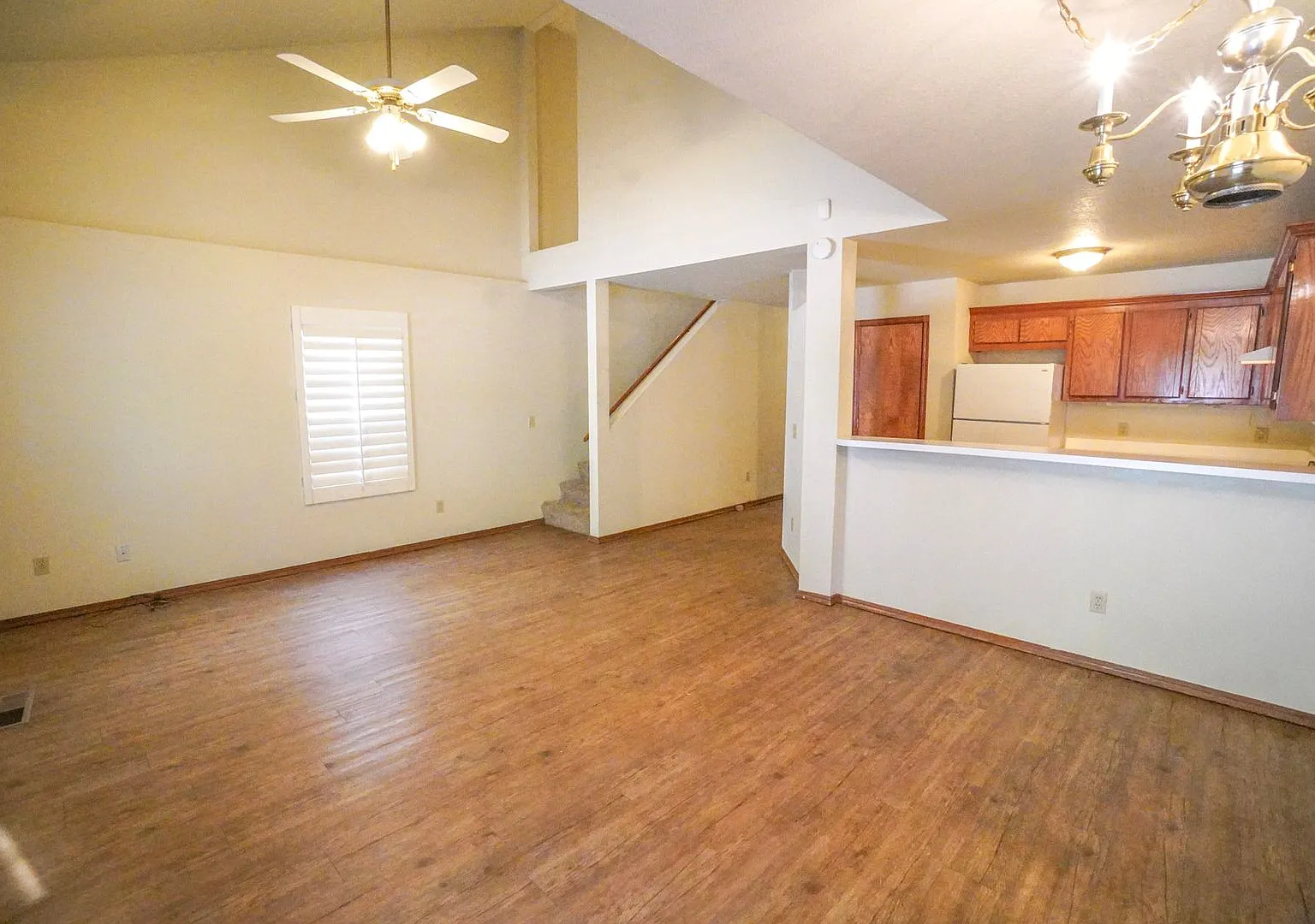 Spacious Duplex Near OU Campus — Photo 2