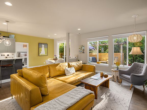 5th image of 323 Ashbury Ct NW
