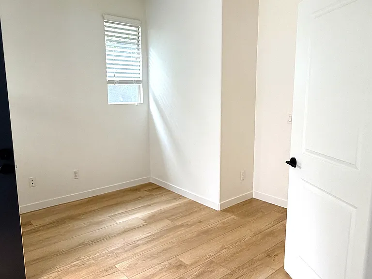 1st Floor Entry