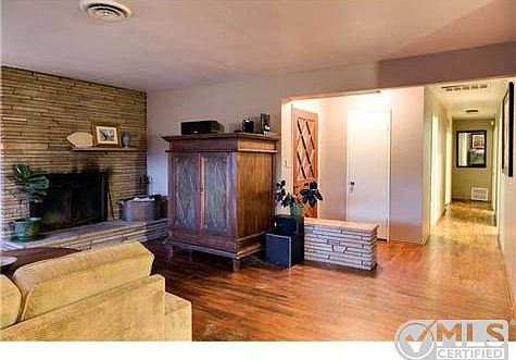 4th image of 68 Casselman Pl