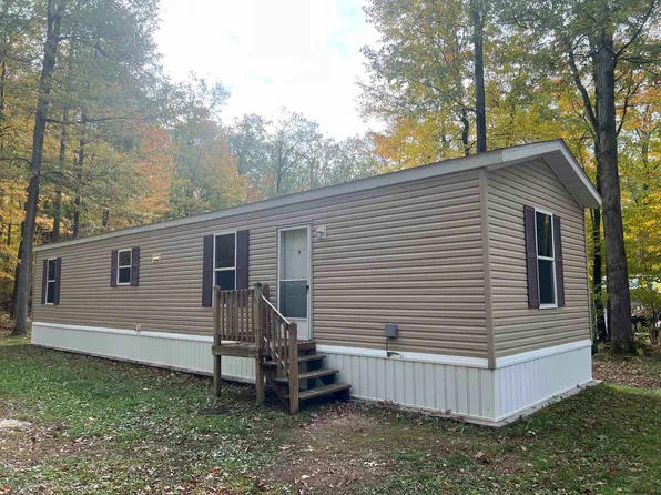 N10546 Wrolstad Rd, Iola, WI 54945