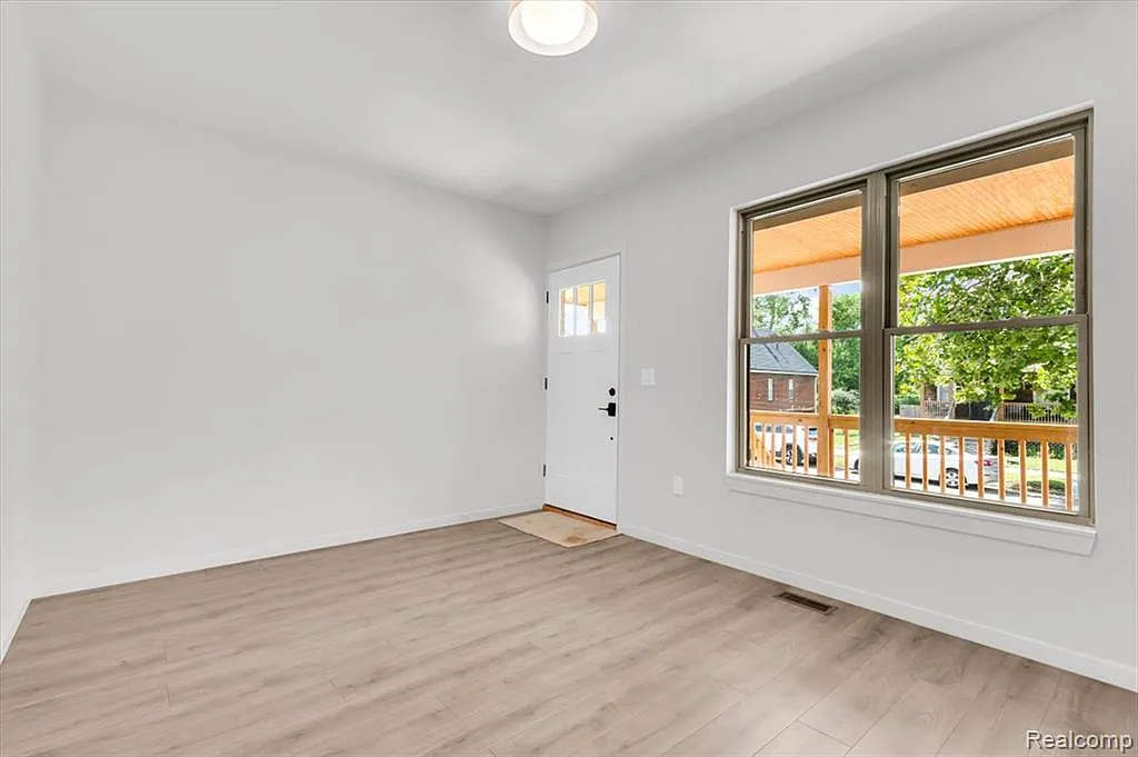 2 bed, 1.5 bath, 1146 sqft, $1,750 — Photo 4