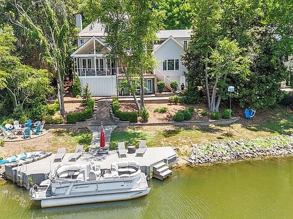 4th image of 150 Lochwood West Dr