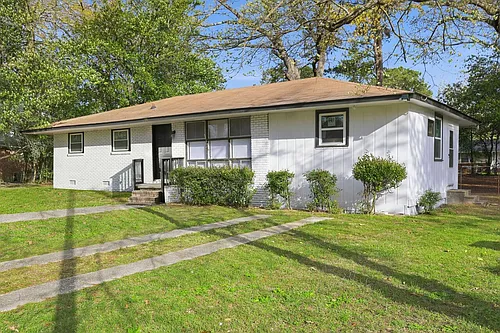 1929 W Oakland Ave Photo 1