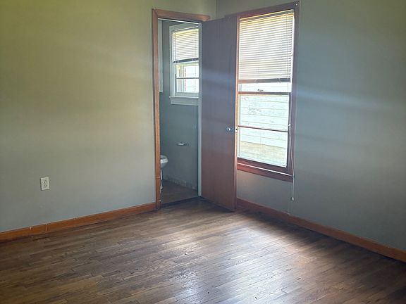 3rd image of 2490 Garfield Ave