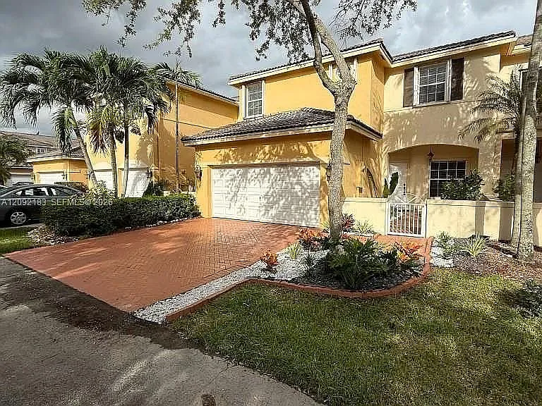 Doral Southeast Patio-Hom — Photo 3