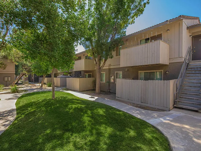 Vantage Pointe West — Photo 10