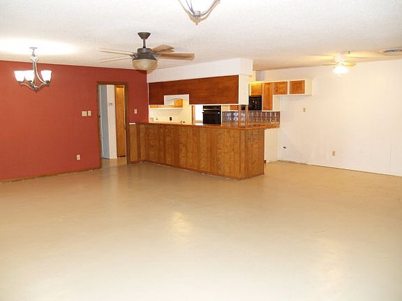 3rd image of 801 Lake Dr