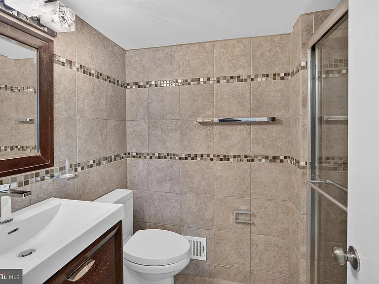 6035 Chatsworth Ln — Photo 31