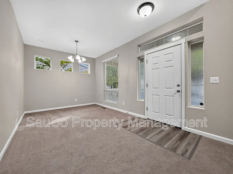 4 bed, 2.5 bath, 1961 sqft, $2,600 — Photo 4