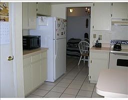 3rd image of 1556 Huntington Ct
