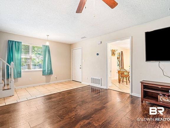 3rd image of 7175 Pecan Terrace Dr