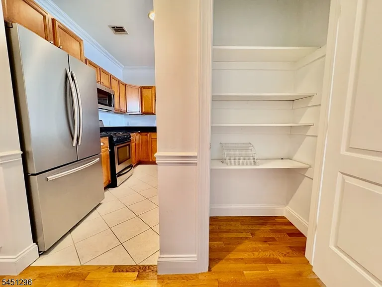 1677 Springfield Ave #13 — Photo 11