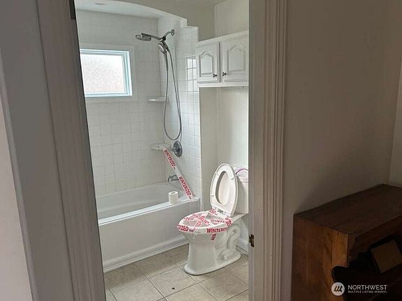 2nd image of 2071 Valley Highway