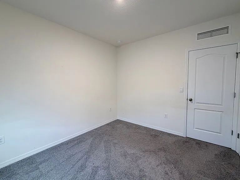 1470 Isleta Loop — Photo 17