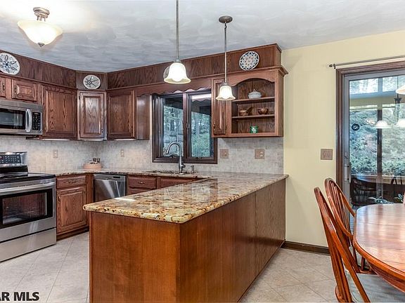 3rd image of 670 Berkshire Dr