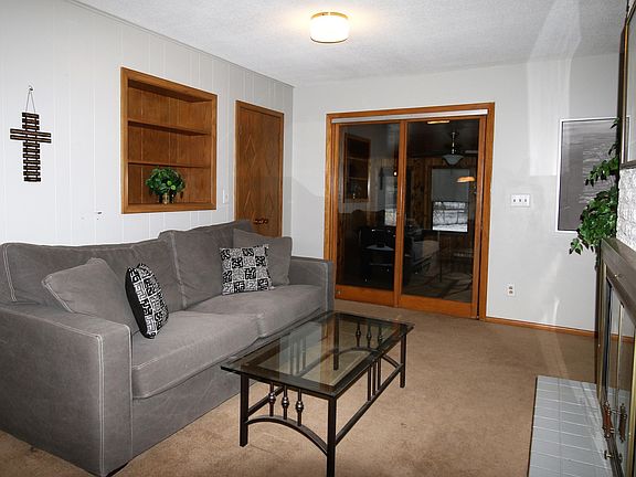 3rd image of 1836 Eisenhower Cir