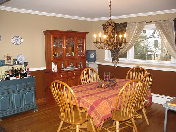 5th image of 1594 Paine St