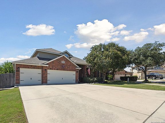 2nd image of 705 Sarazen Ct