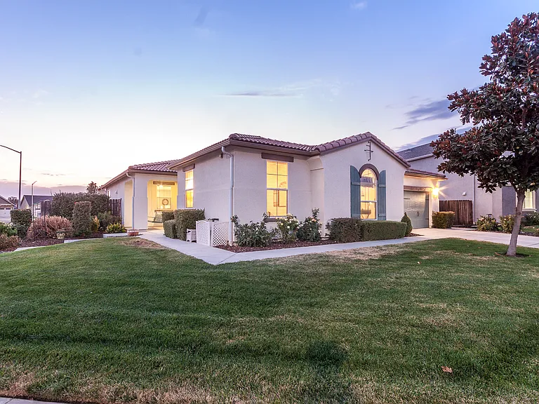 6079 E Ramona Way — Photo 1