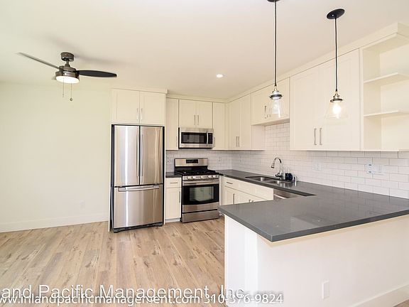 3rd image of 1345 Manhattan Beach Blvd APT 2