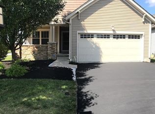 301 Woods Edge Loop, Pataskala, OH 43062