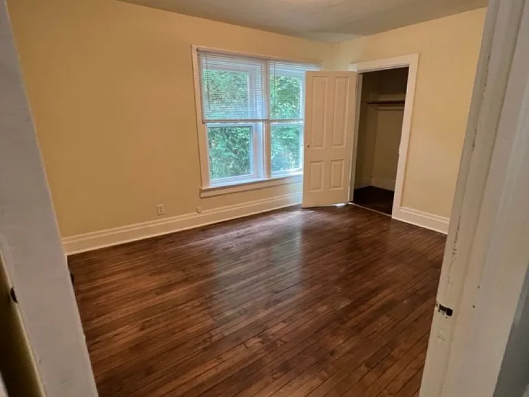 914 Jefferson St — Photo 13
