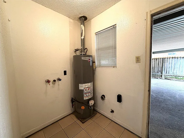 8842 Barton St — Photo 15
