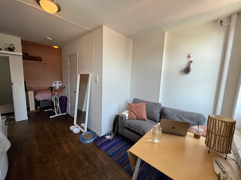 211 E 5th St #17 — Photo 3