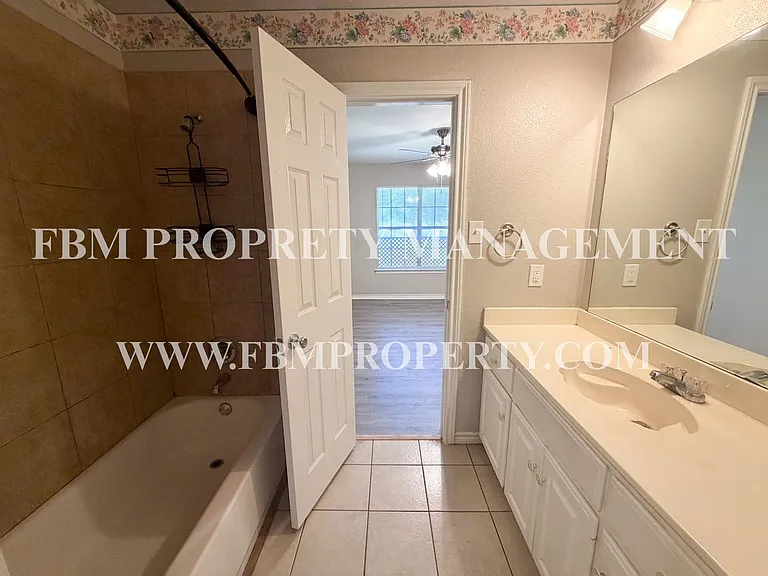 1219 S Mulberry St — Photo 10