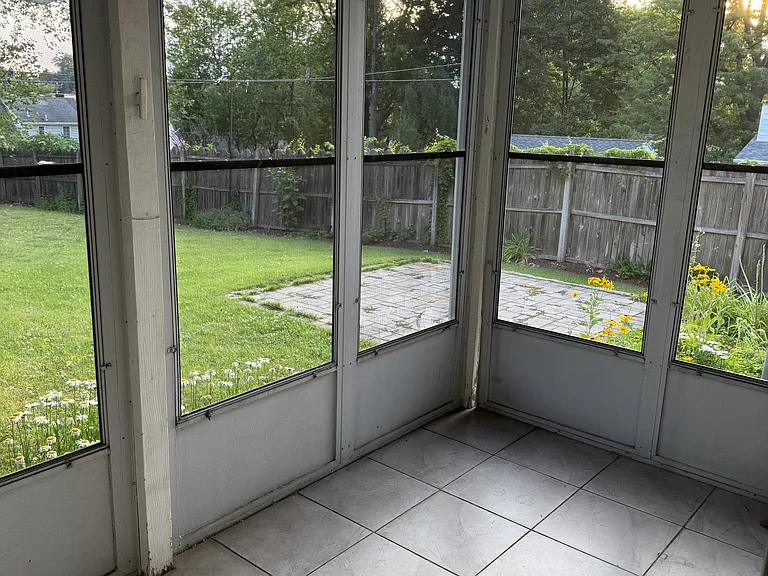 243 Donaldson Ave — Photo 17