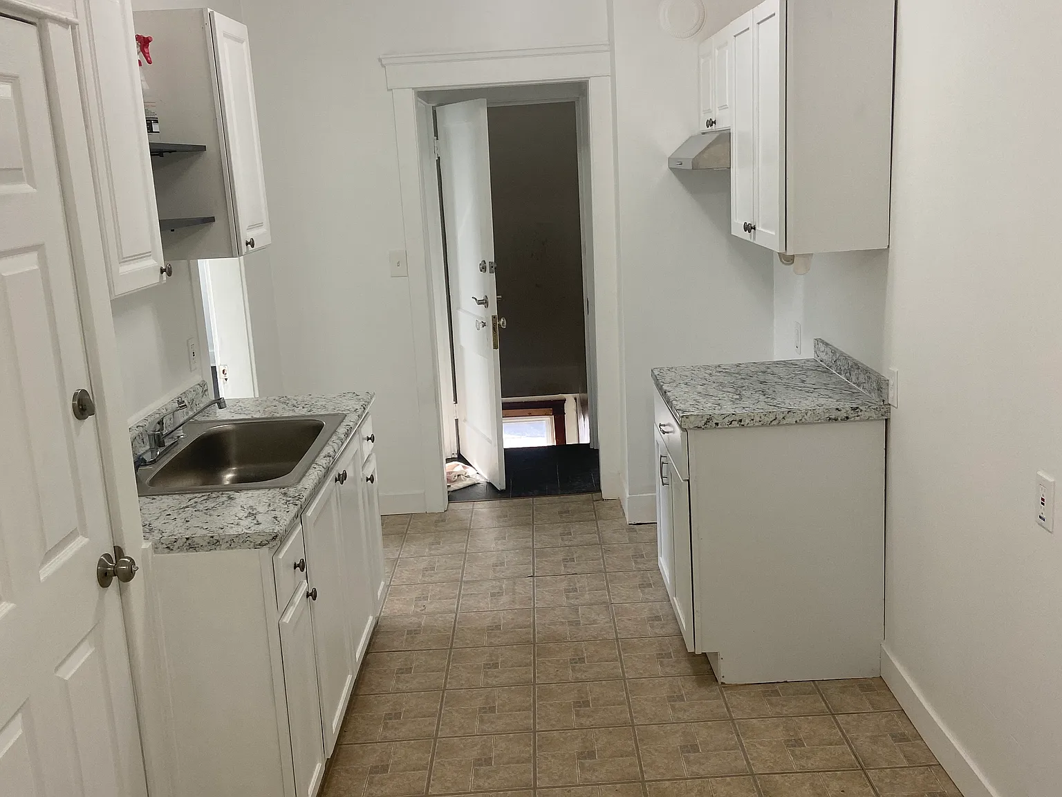 2 bed, 755 sqft, $987 — Photo 2