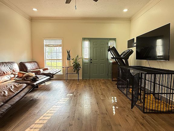5th image of 107 Holmar Dr